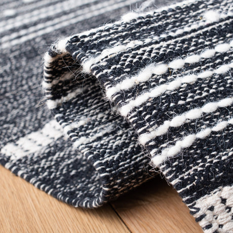 Safavieh Striped Kilim Stk521Z Black/Ivory Rugs.