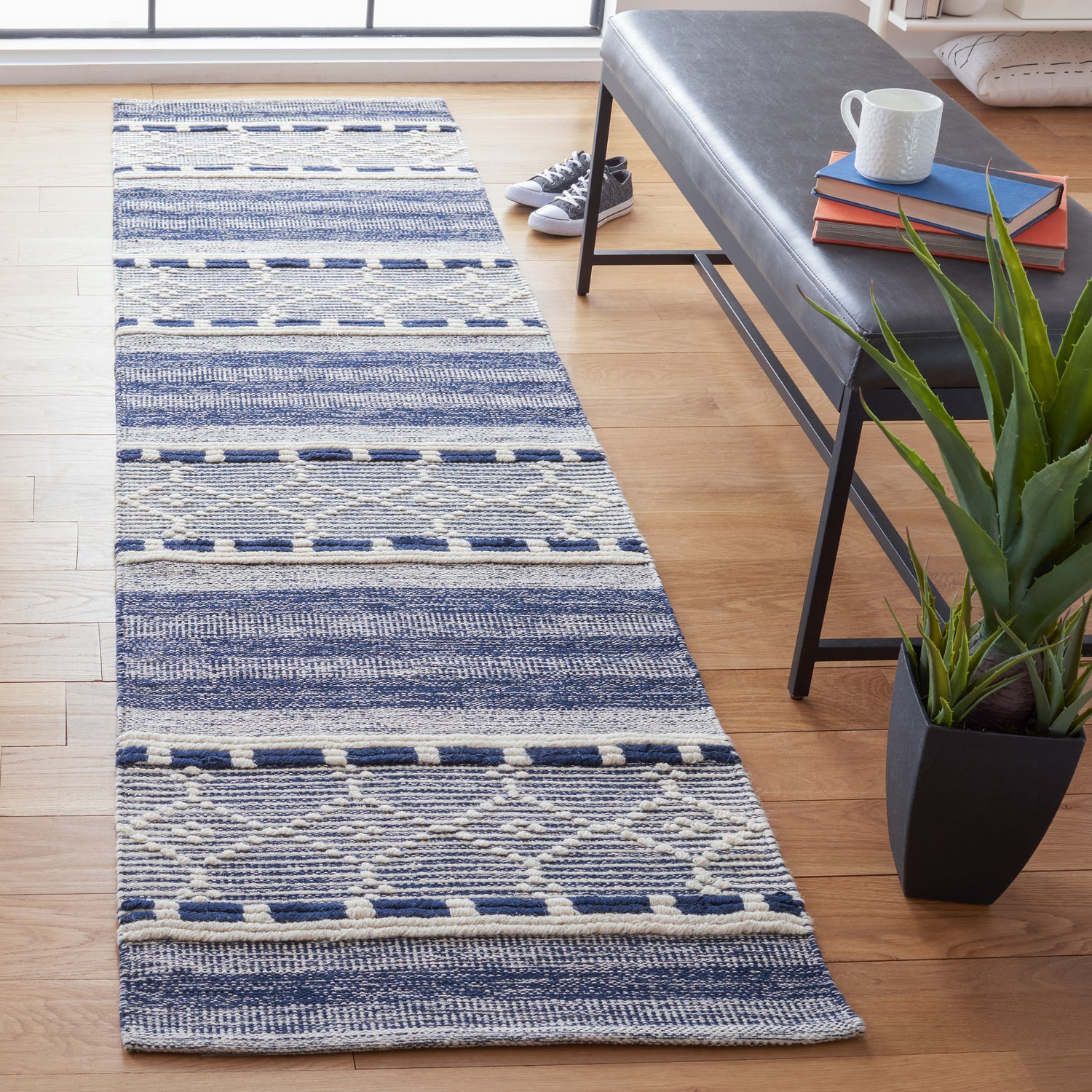 Safavieh Striped Kilim Stk522N Navy/Ivory Rugs.