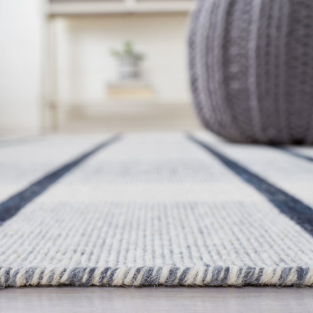 Safavieh Striped Kilim Stk704G Light Grey/Black Rug.
