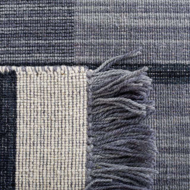Safavieh Striped Kilim Stk704G Light Grey/Black Rug.