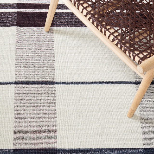 Safavieh Striped Kilim Stk705A Ivory/Grey Rug.