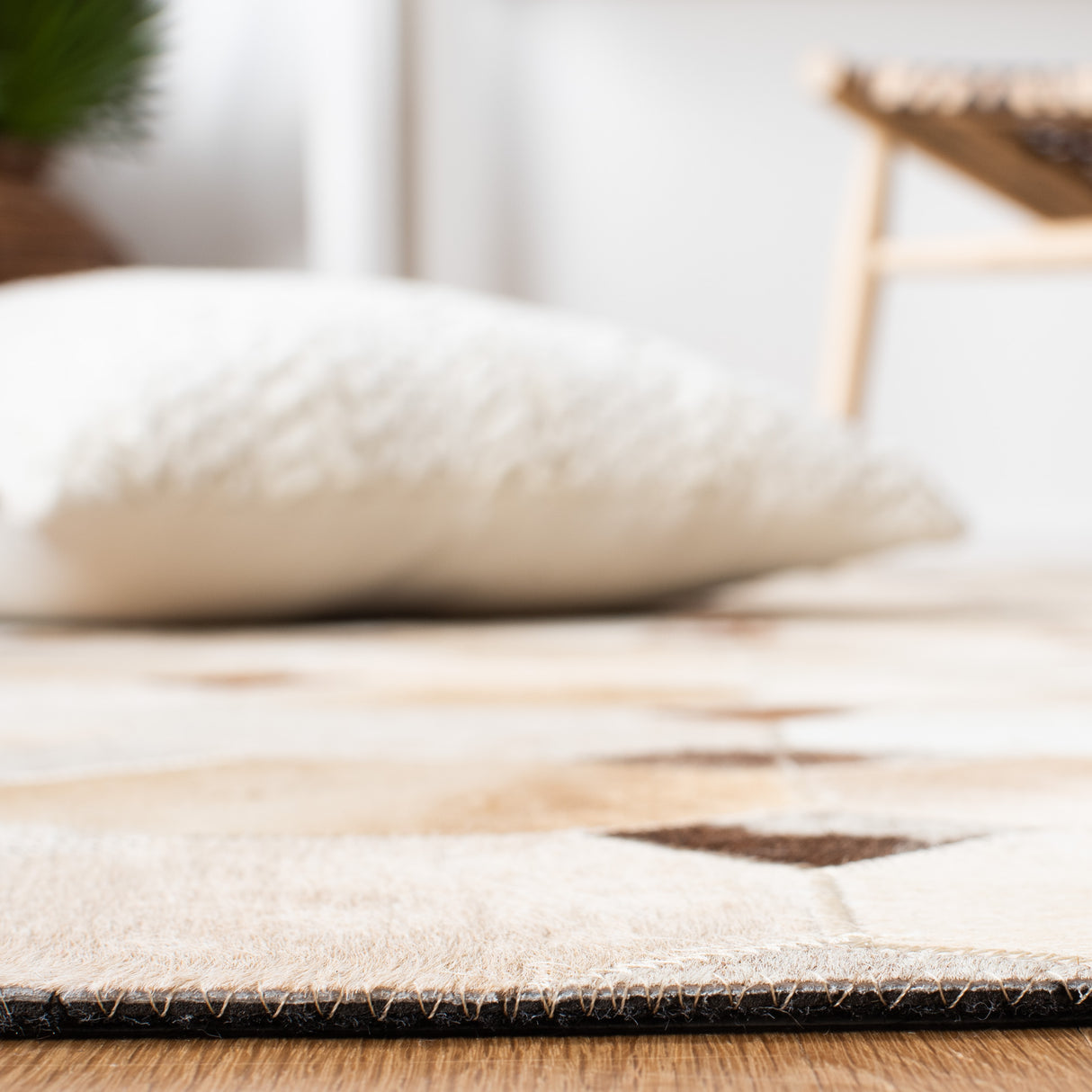 Safavieh Studio Leather Stl228A Ivory/Brown Rugs.