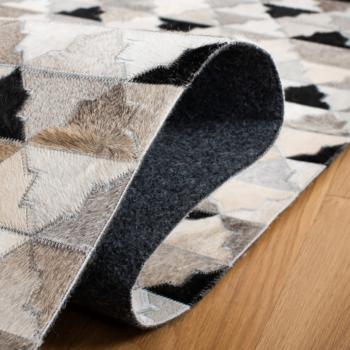 Safavieh Studio Leather Stl230F Grey/Black Rugs.