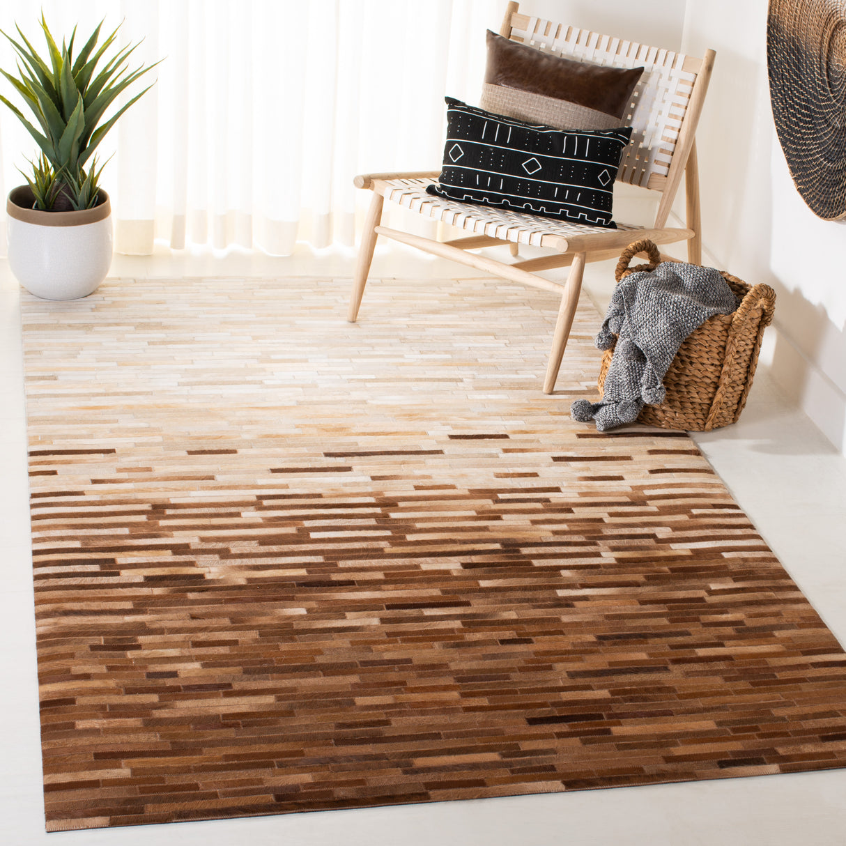 Safavieh Studio Leather Stl805A Ivory/Brown Rugs.