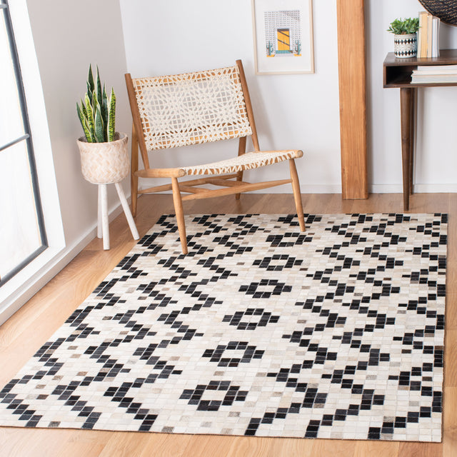 Safavieh Studio Leather Stl811A Ivory/Black Rugs.