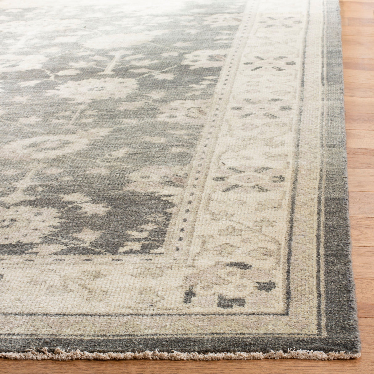Safavieh Sivas Svs158A Grey/Ivory Rug.
