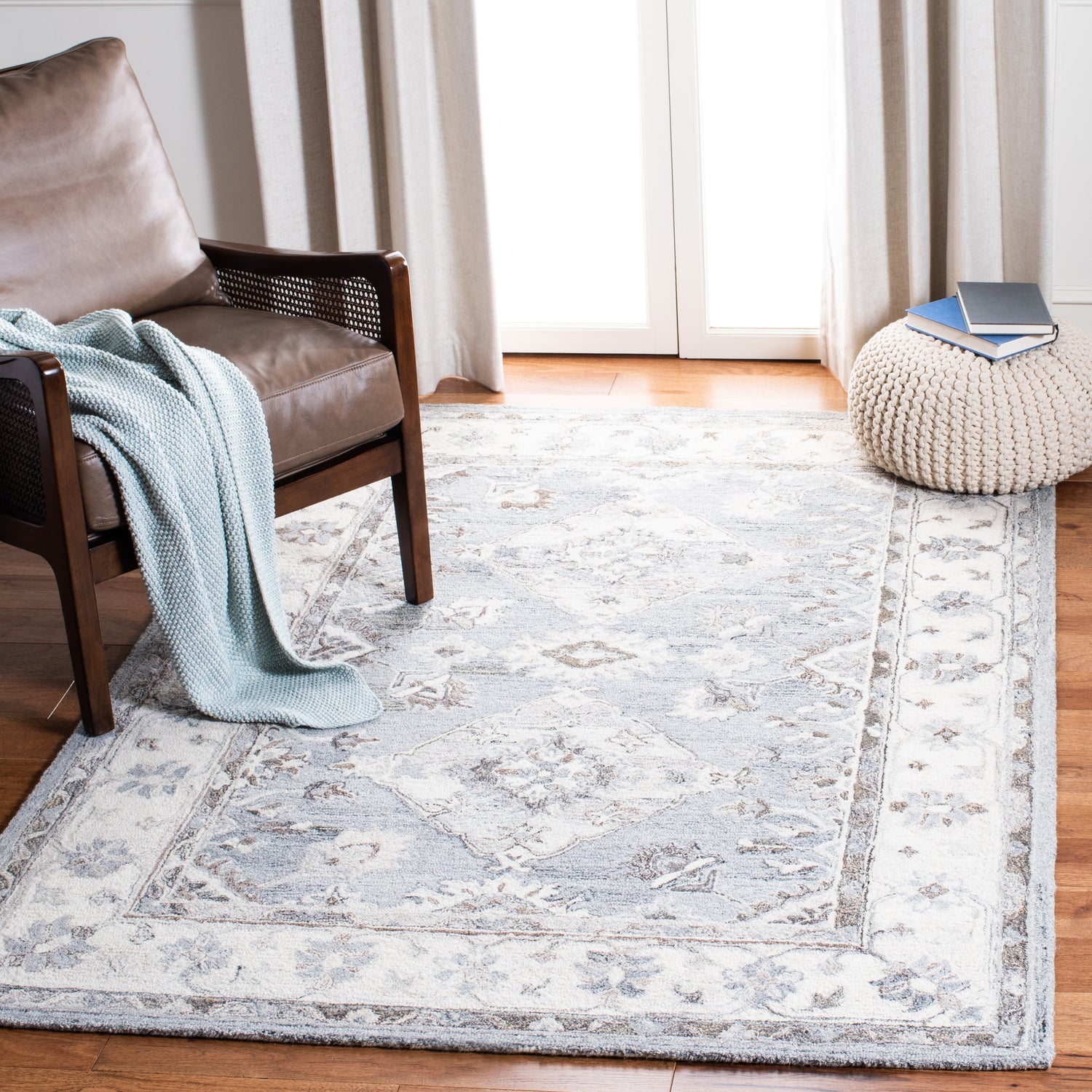 Safavieh Suzani Szn331A Grey/Ivory Rug.