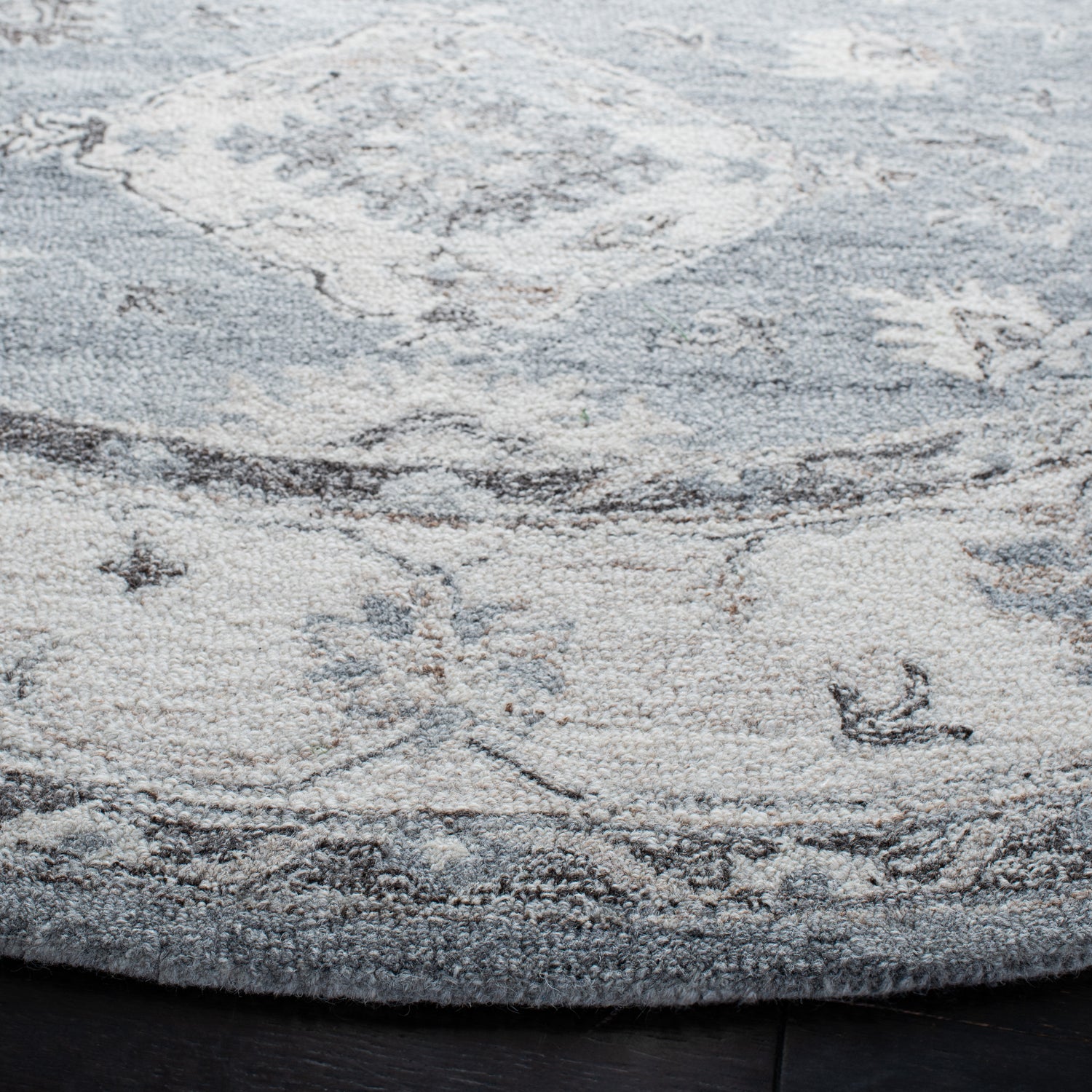 Safavieh Suzani Szn331A Grey/Ivory Rug.