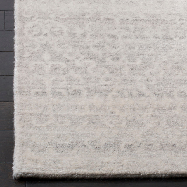 Safavieh Tibetan Tb890A Ivory Rug.