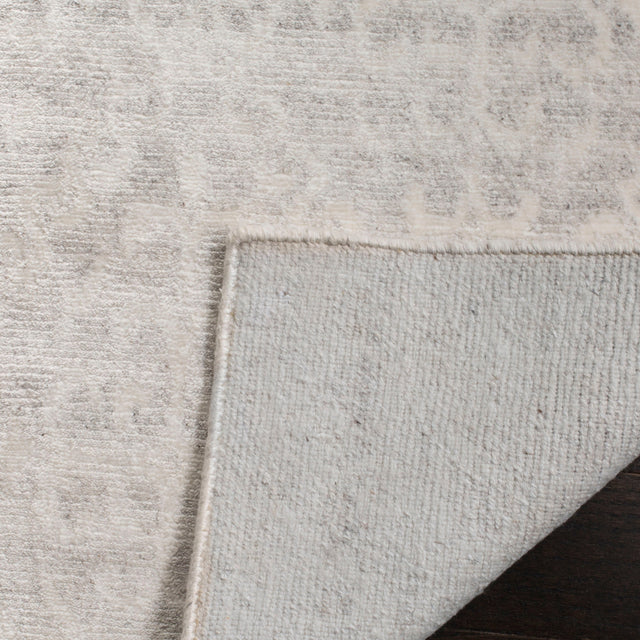 Safavieh Tibetan Tb890A Ivory Rug.