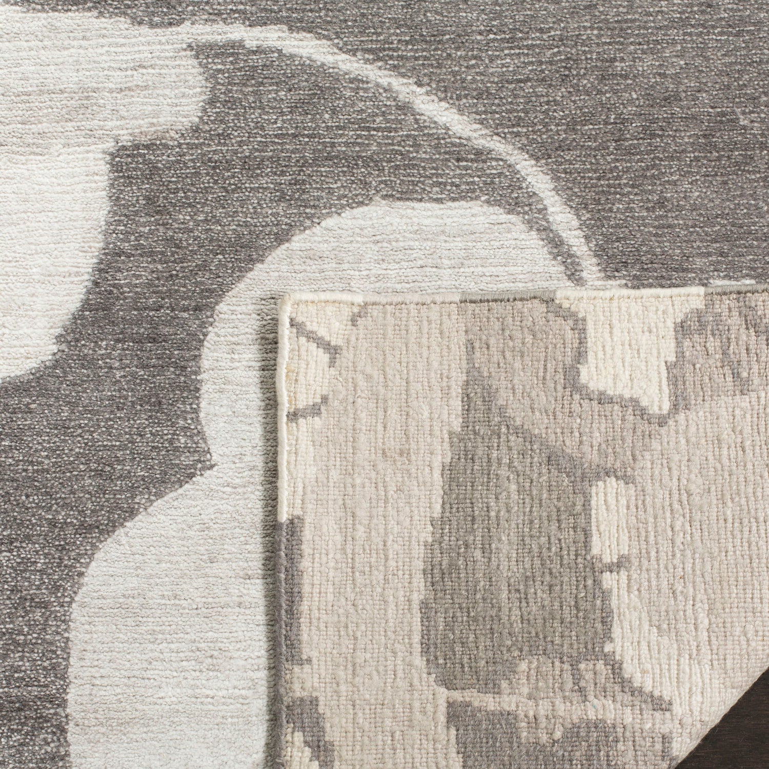 Safavieh Tibetan Tb955A Silver Rug.