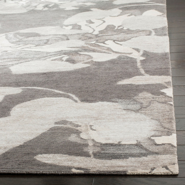 Safavieh Tibetan Tb955A Silver Rug.