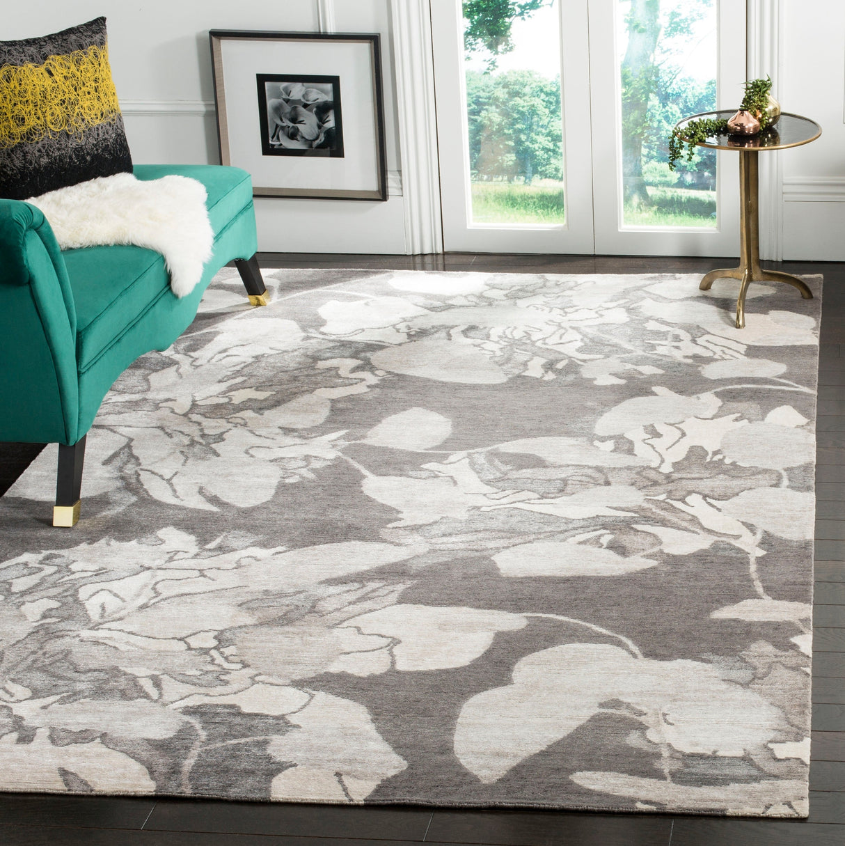 Safavieh Tibetan Tb955A Silver Rug.