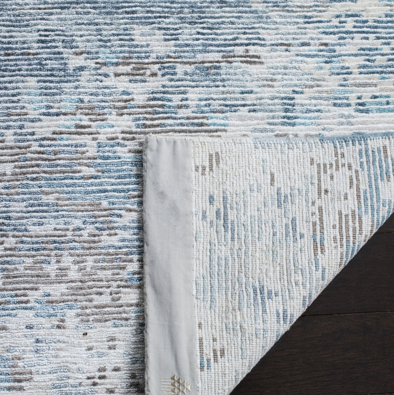 Safavieh Tiffany Tfn211A Silver/Blue Rug.