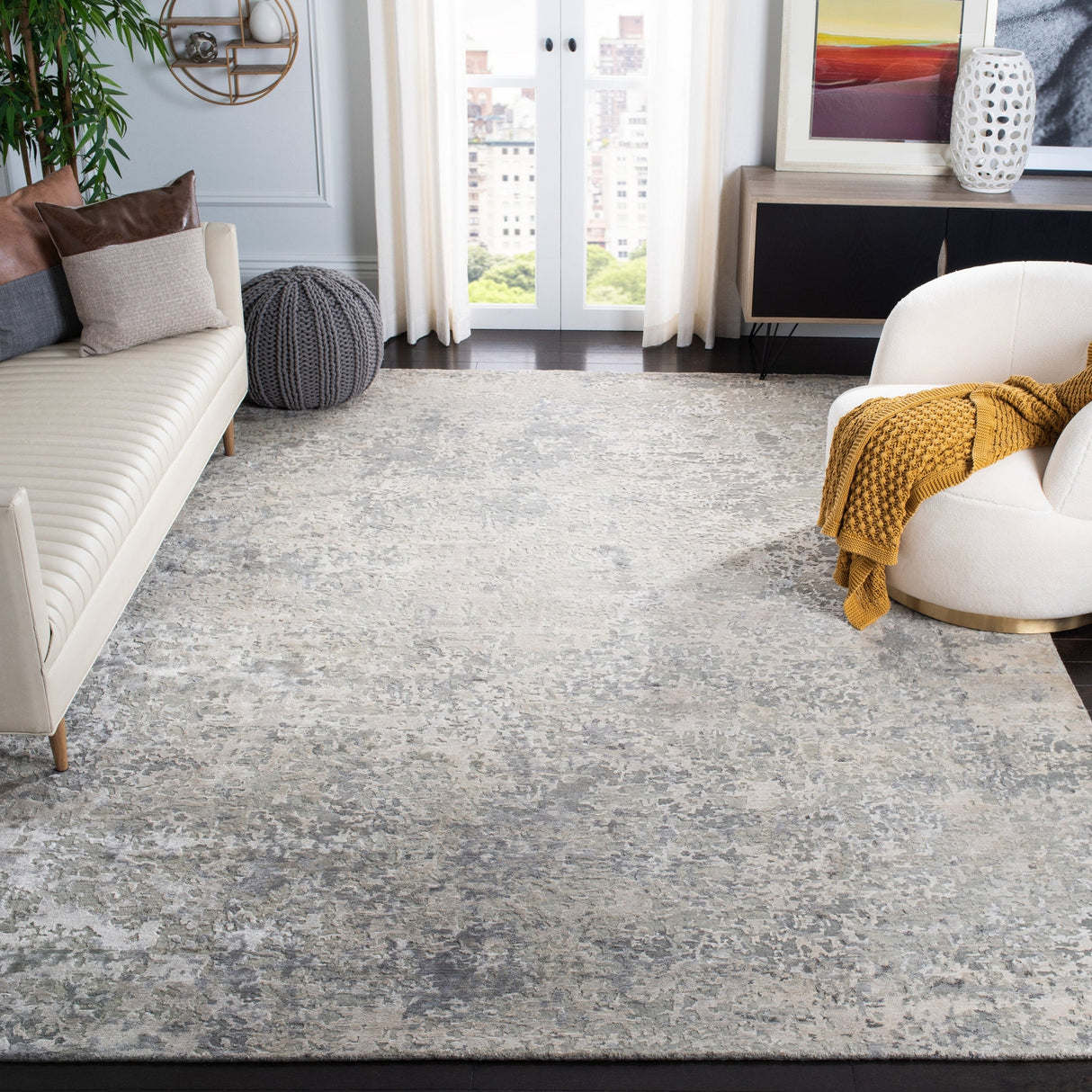 Safavieh Tiffany Tfn612A Silver/Silver Rug.