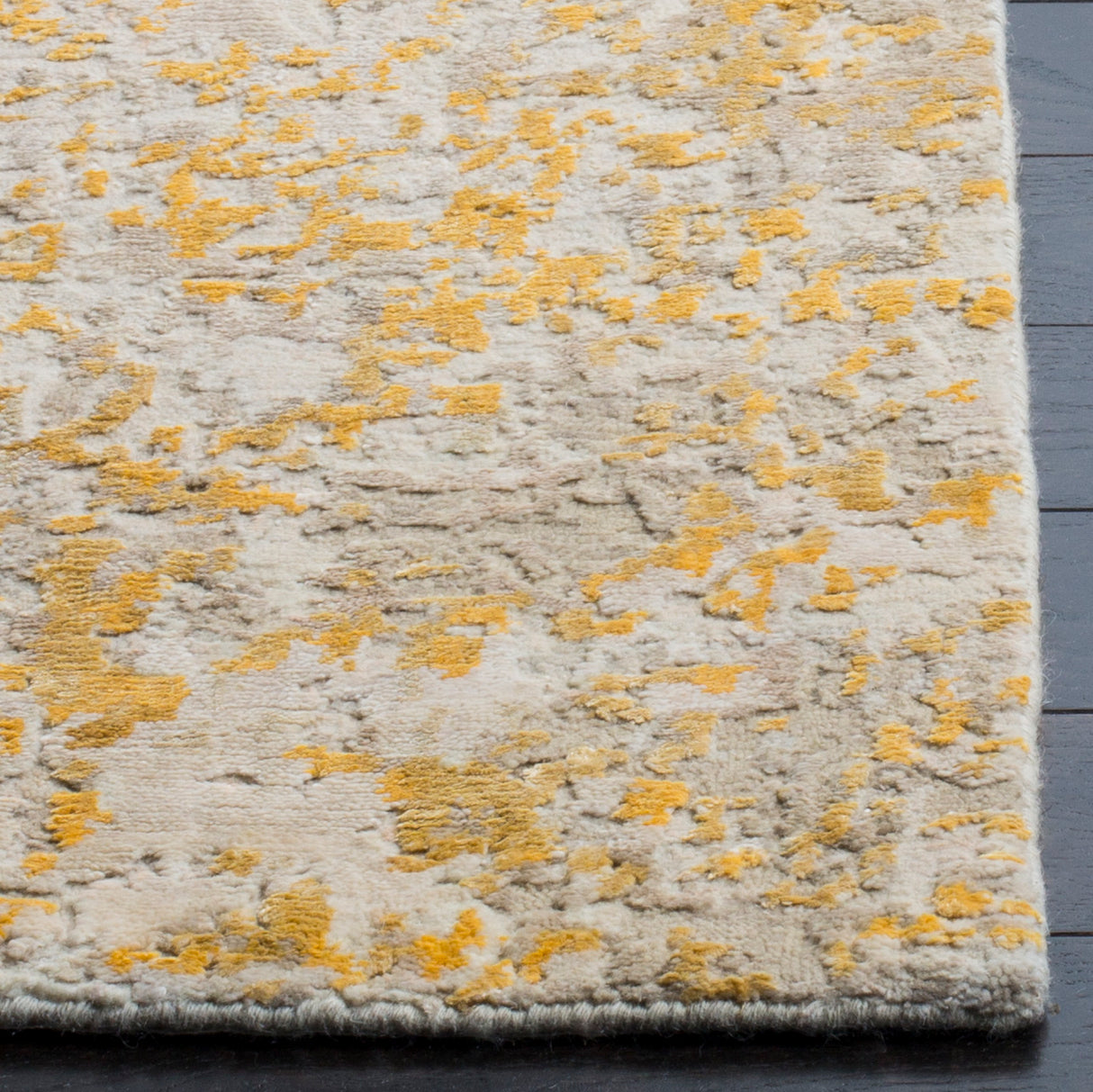 Safavieh Tiffany Tfn612B Beige/Grey Rug.