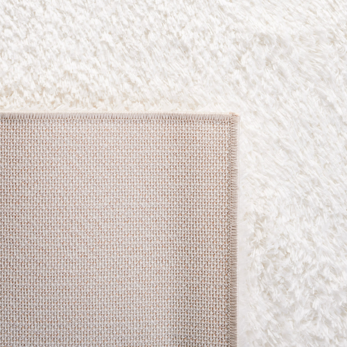 Safavieh Tahoe Shag Tho670A White Rug.