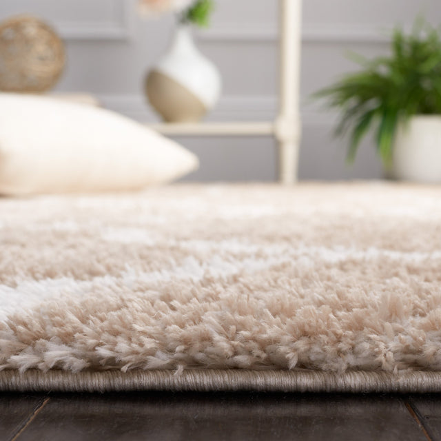 Safavieh Tahoe Shag Tho675B Beige/White Rug.
