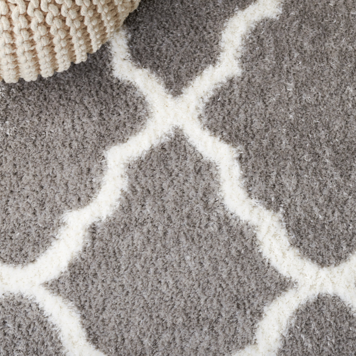 Safavieh Tahoe Shag Tho675F Grey/White Rug.