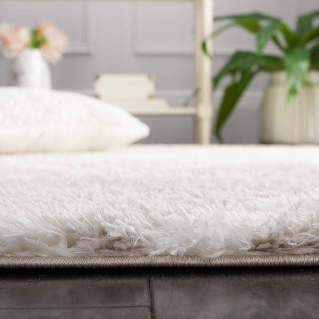 Safavieh Tahoe Shag Tho675G Silver/White Rug.