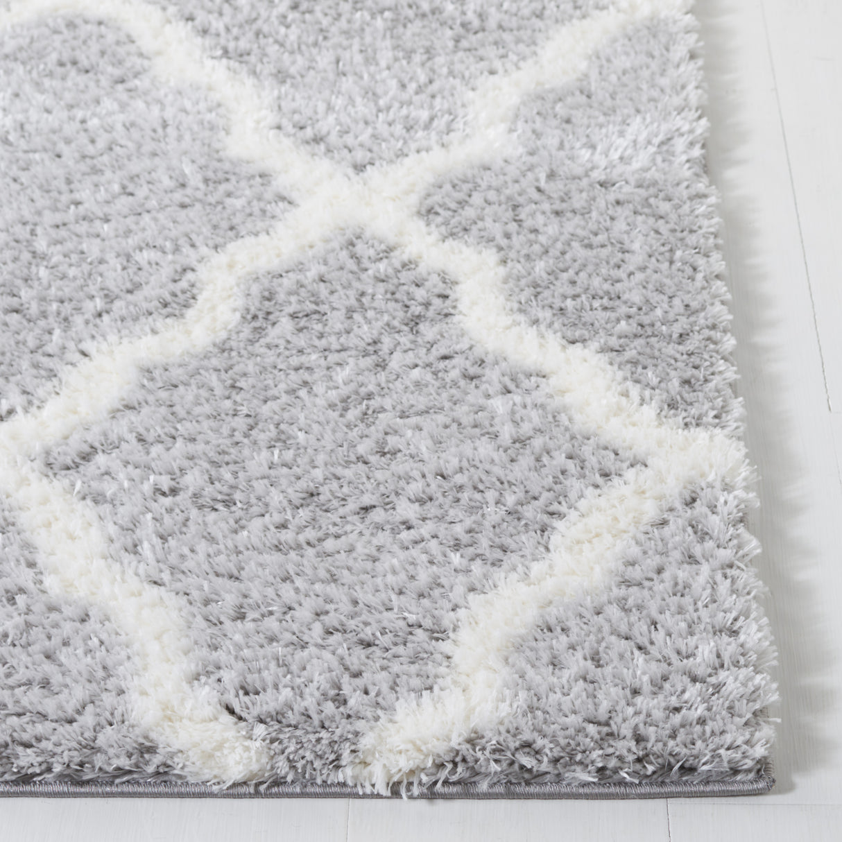 Safavieh Tahoe Shag Tho675H Light Grey/White Rug.