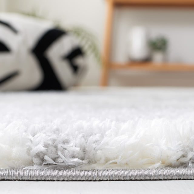 Safavieh Tahoe Shag Tho675H Light Grey/White Rug.