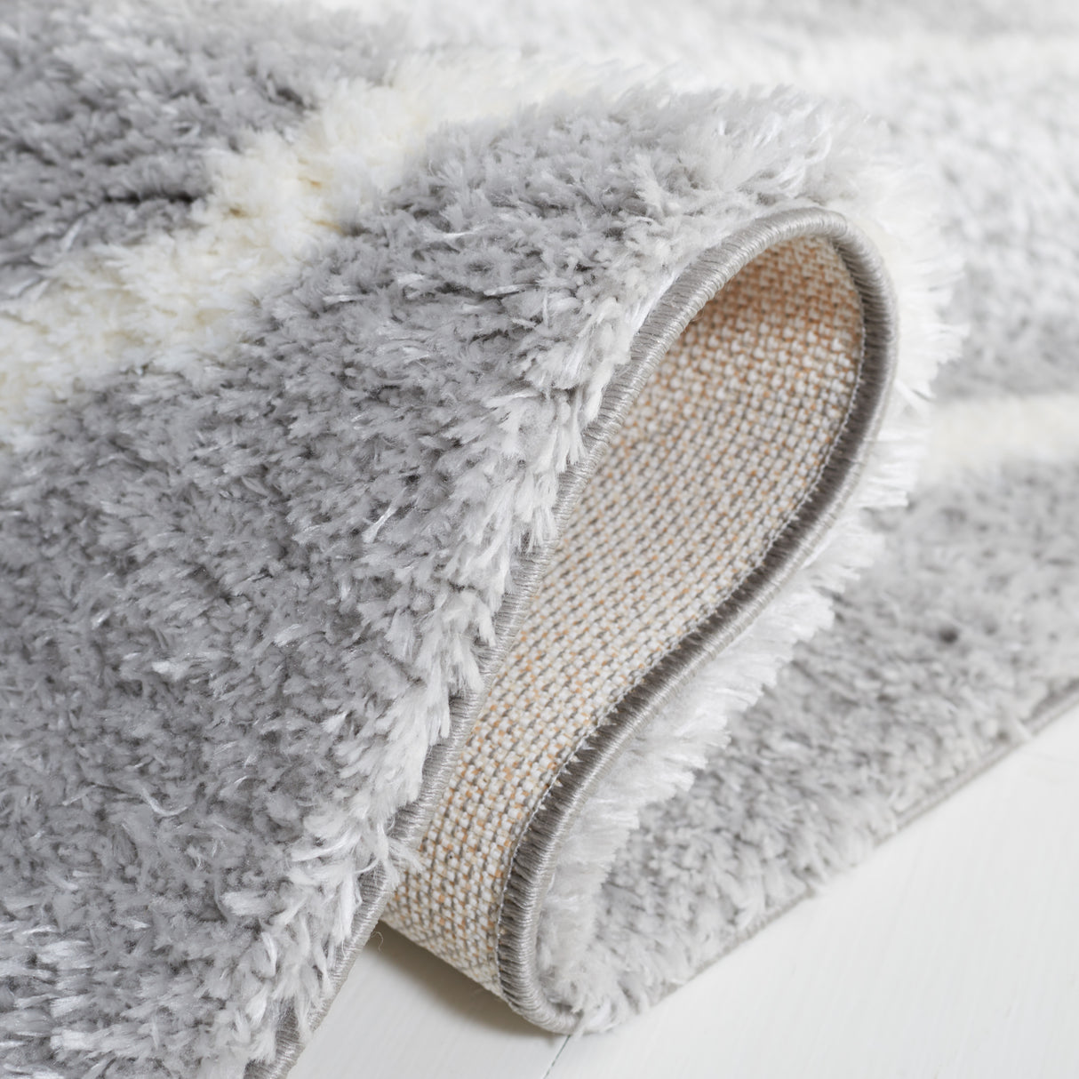 Safavieh Tahoe Shag Tho675H Light Grey/White Rug.