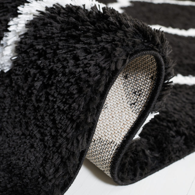 Safavieh Tahoe Shag Tho675Z Black/White Rug.