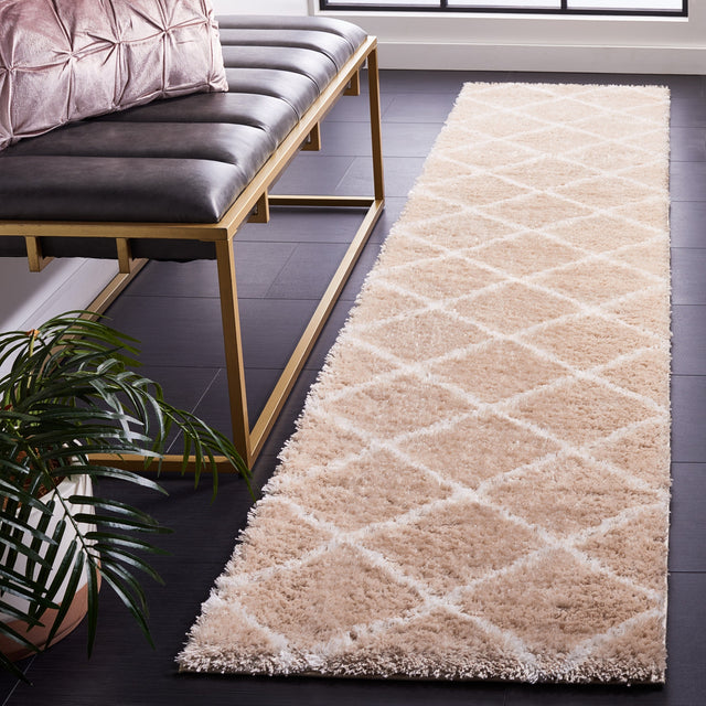 Safavieh Tahoe Shag Tho676B Beige/White Rug.
