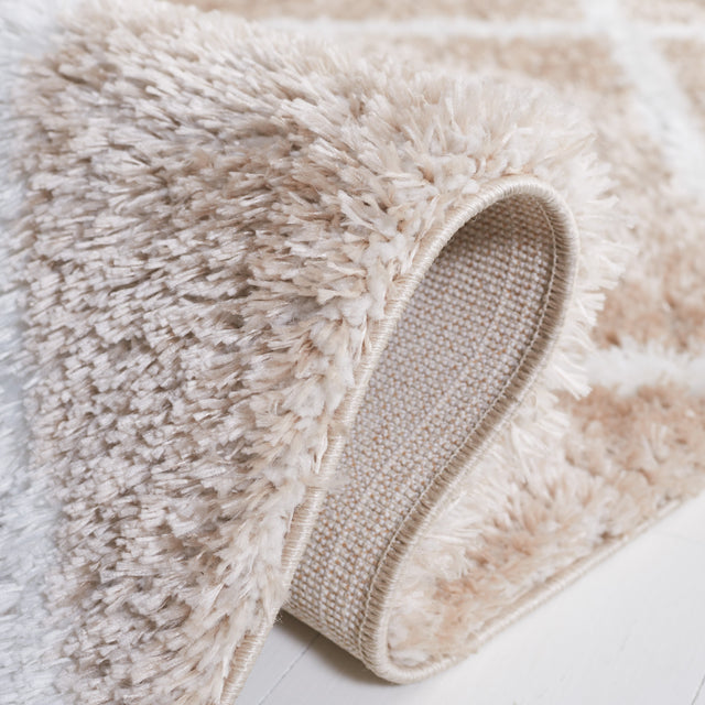 Safavieh Tahoe Shag Tho676B Beige/White Rug.
