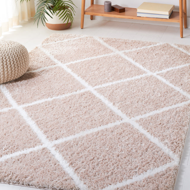 Safavieh Tahoe Shag Tho676B Beige/White Rug.