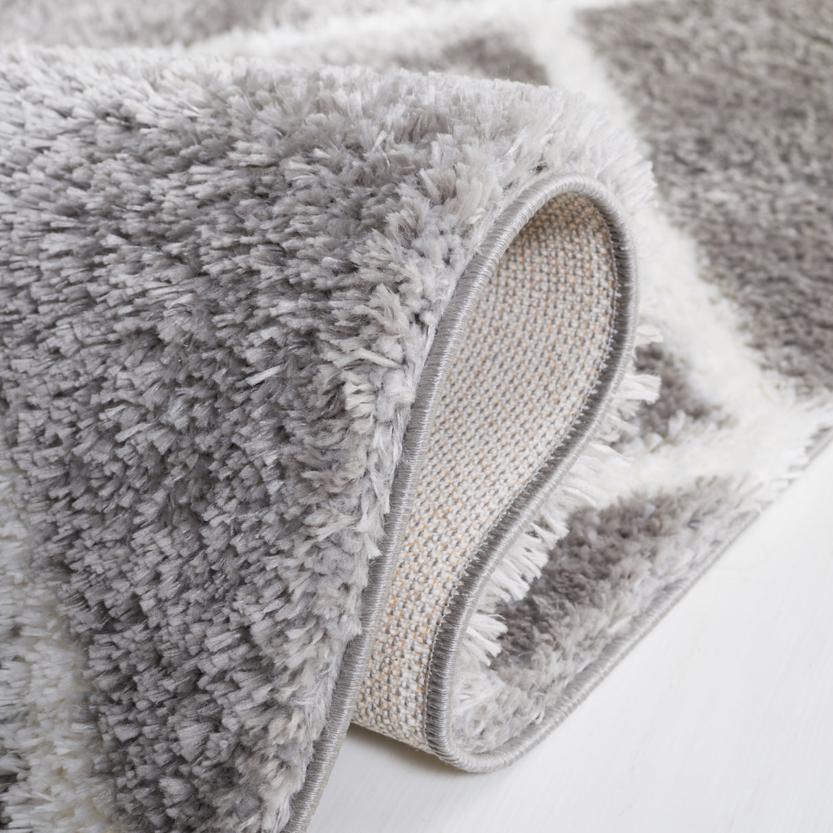 Safavieh Tahoe Shag Tho676G Grey/White Rug.