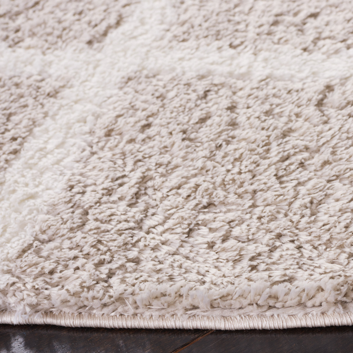 Safavieh Tahoe Shag Tho676H Silver/White Rug.
