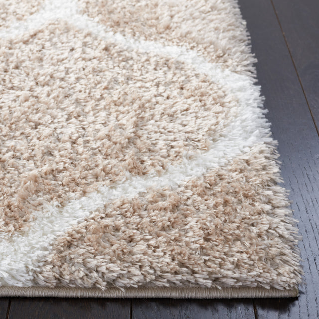 Safavieh Tahoe Shag Tho677B Beige/White Rug.
