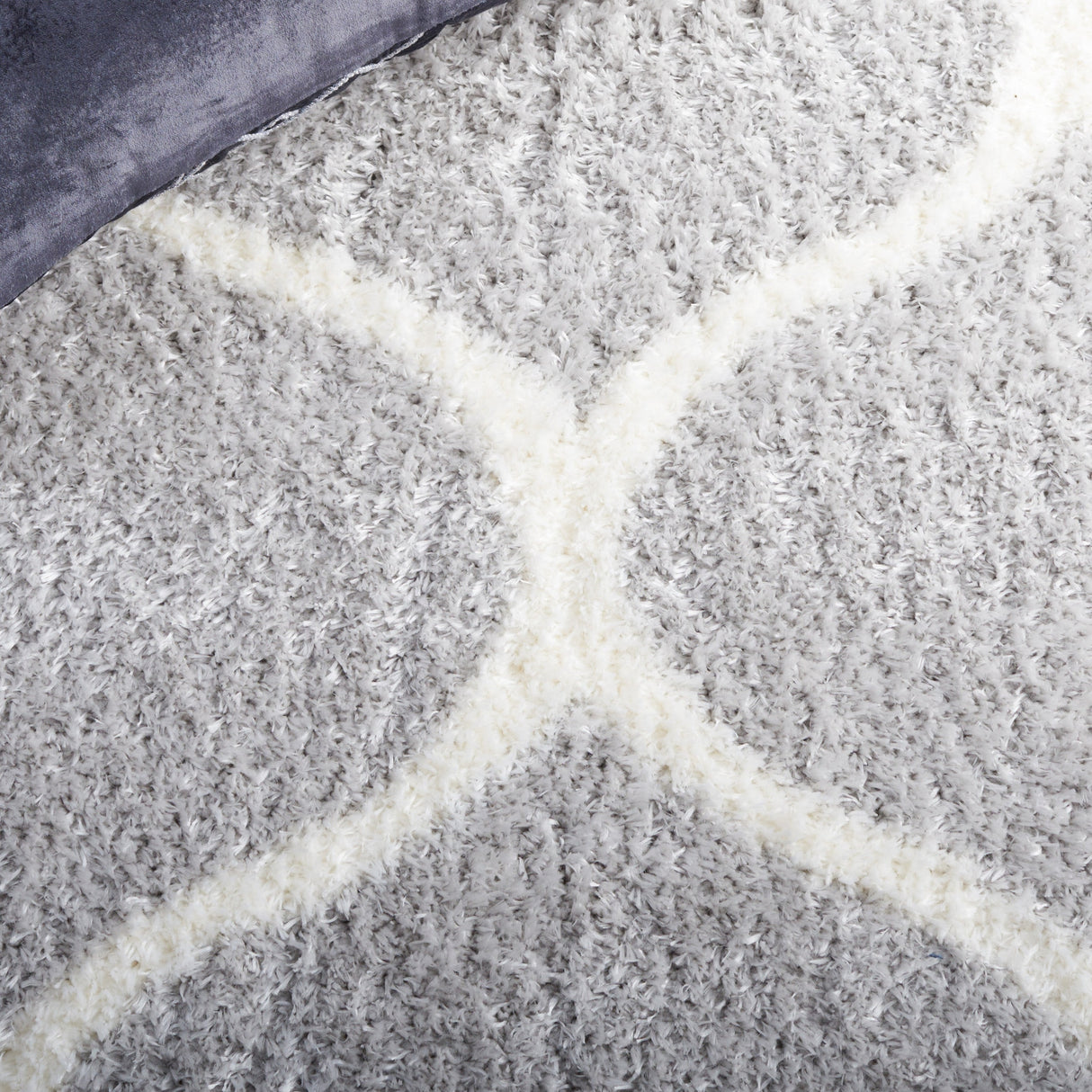 Safavieh Tahoe Shag Tho677F Light Grey/White Rug.