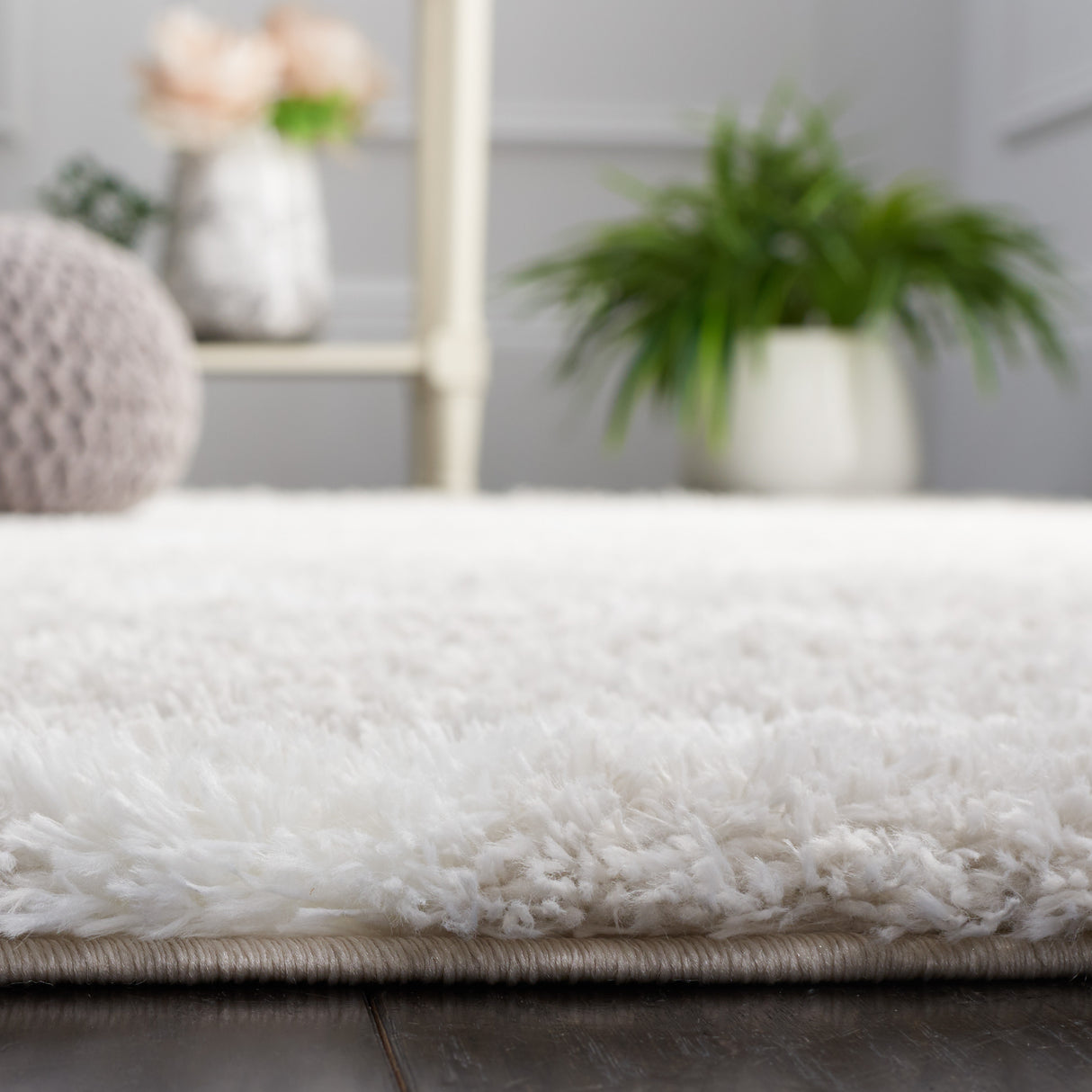 Safavieh Tahoe Shag Tho677G Silver/White Rug.