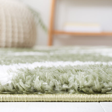 Safavieh Tahoe Shag Tho677W Sage/White Rug.