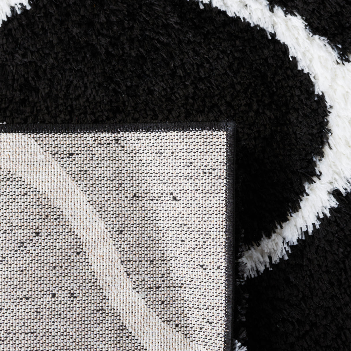 Safavieh Tahoe Shag Tho677Z Black/White Rug.