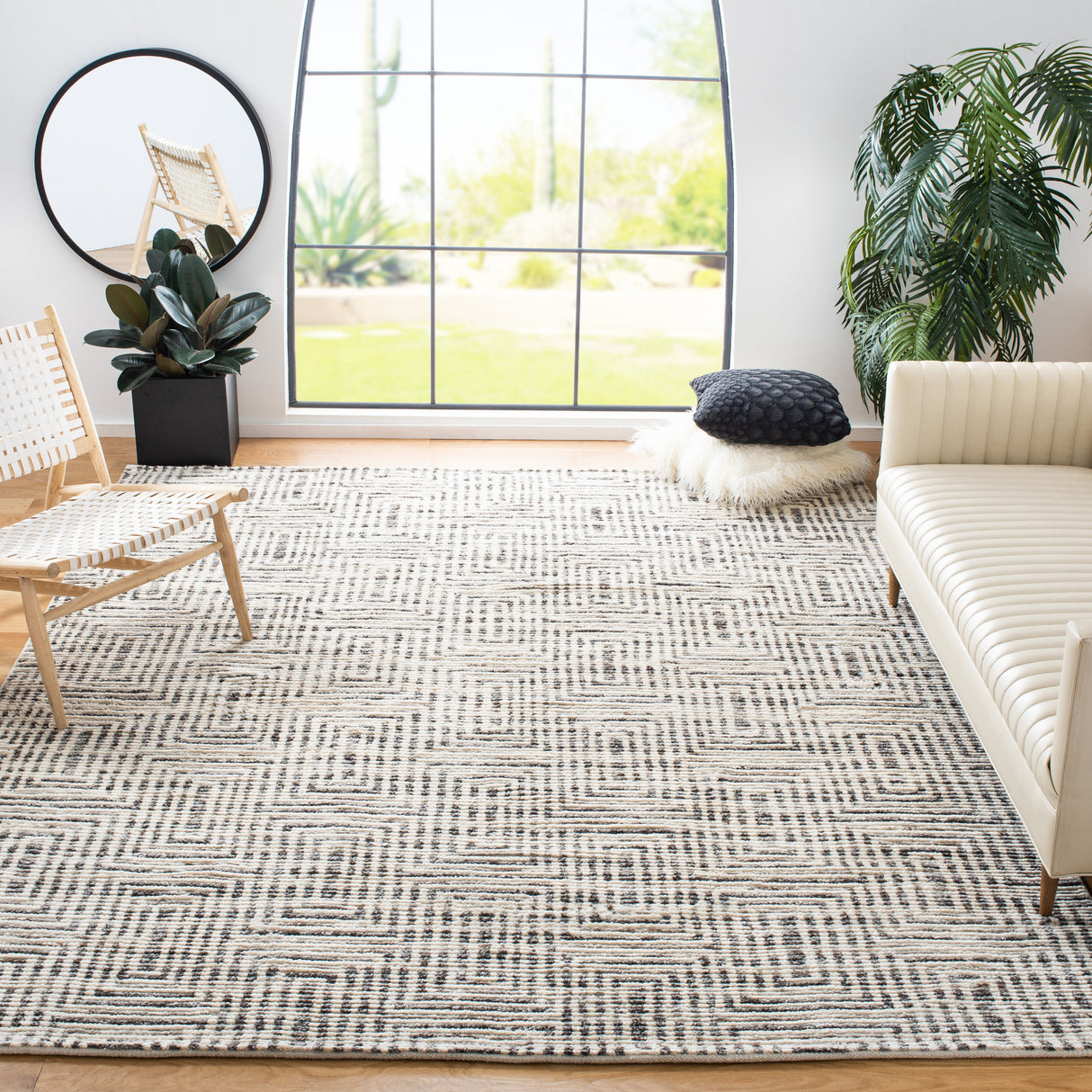 Safavieh Tibetan Tib609A Ivory/Grey Rugs.