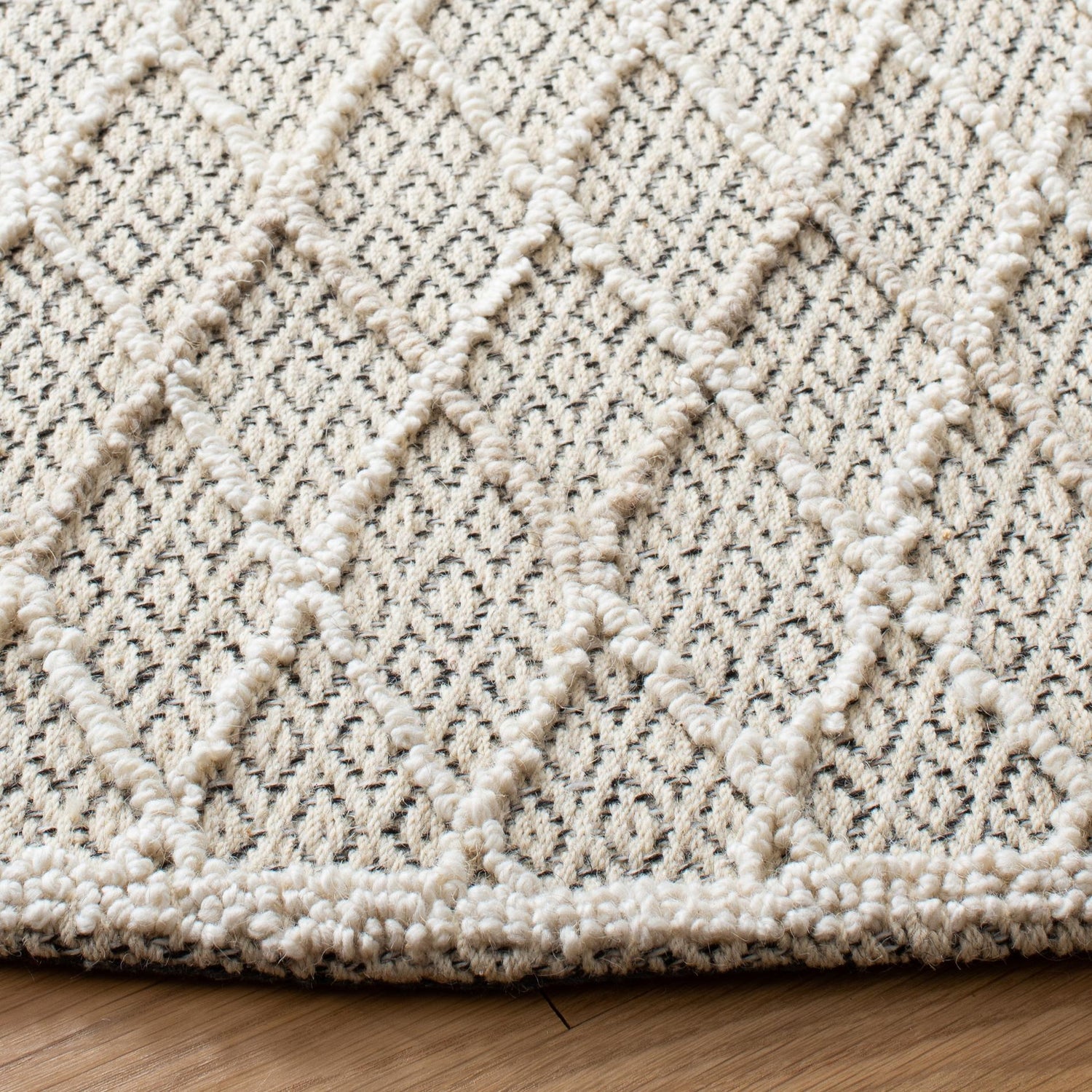 Safavieh Trace Trc209A Ivory/Black Rugs.