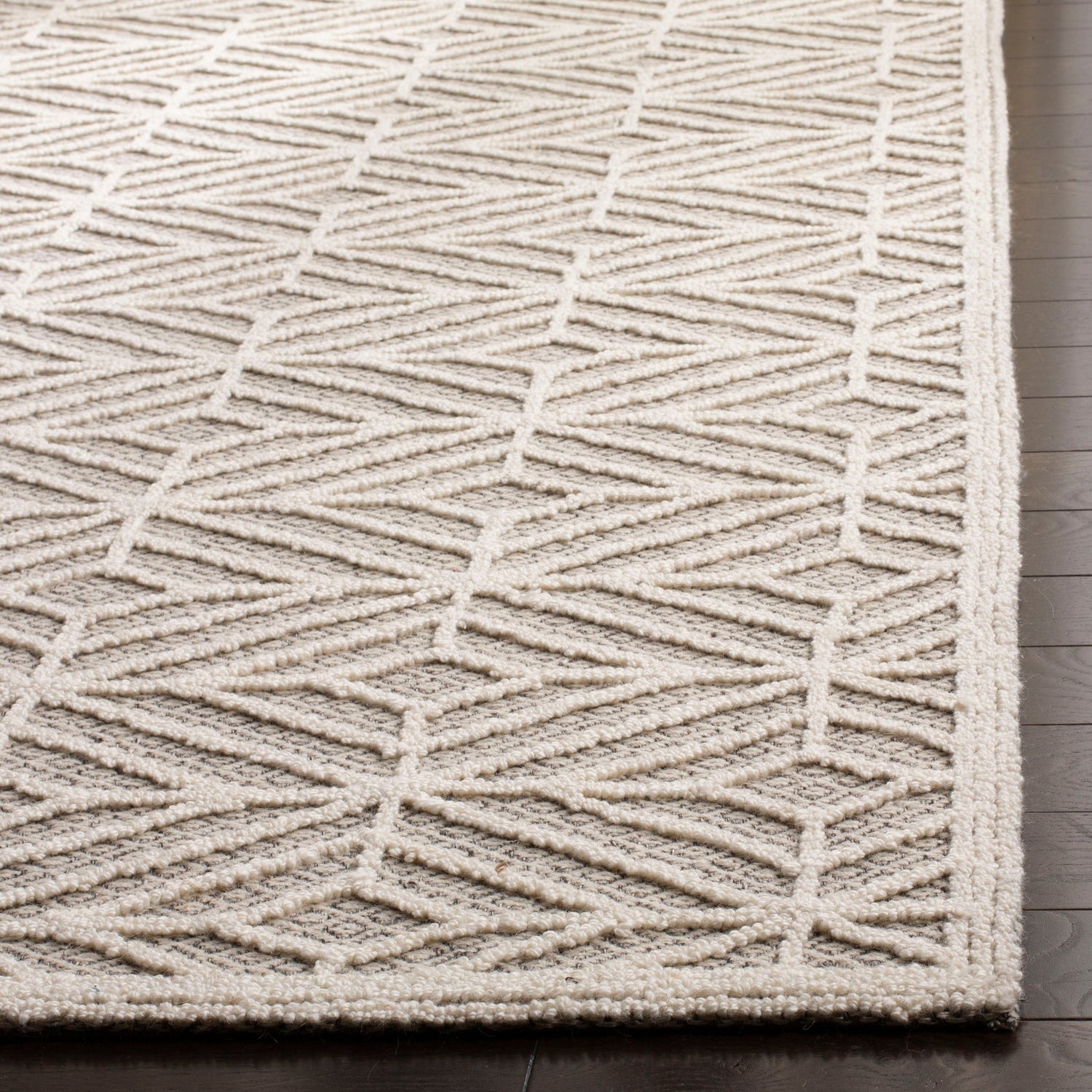 Safavieh Trace Trc212A Ivory/Black Rug.