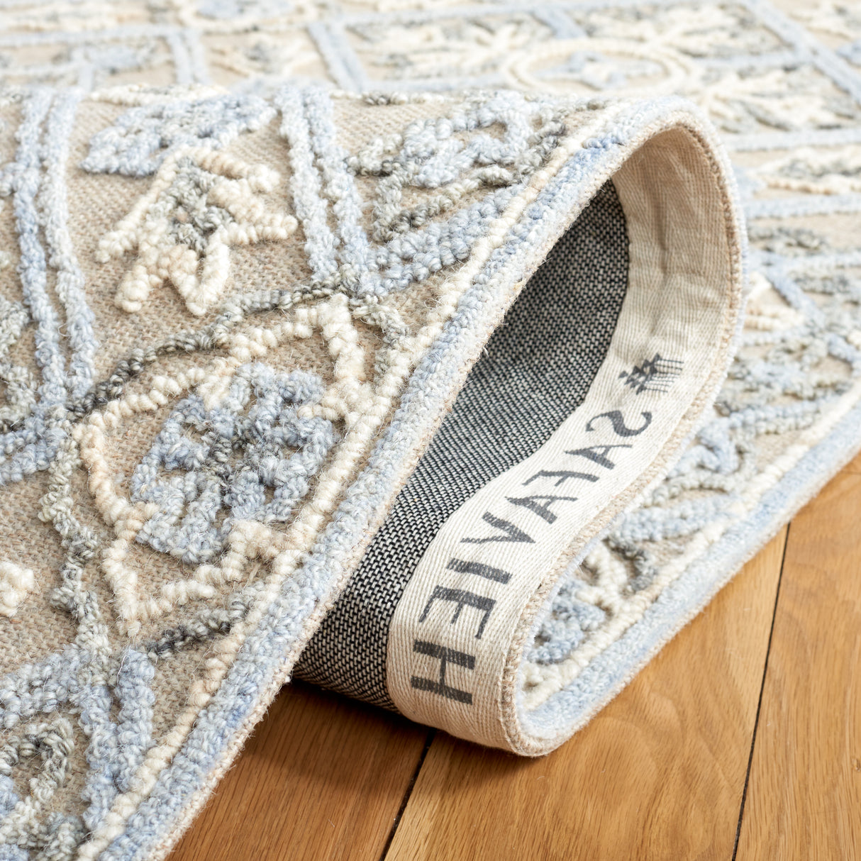 Safavieh Trace Trc802B Beige/Silver Rug.