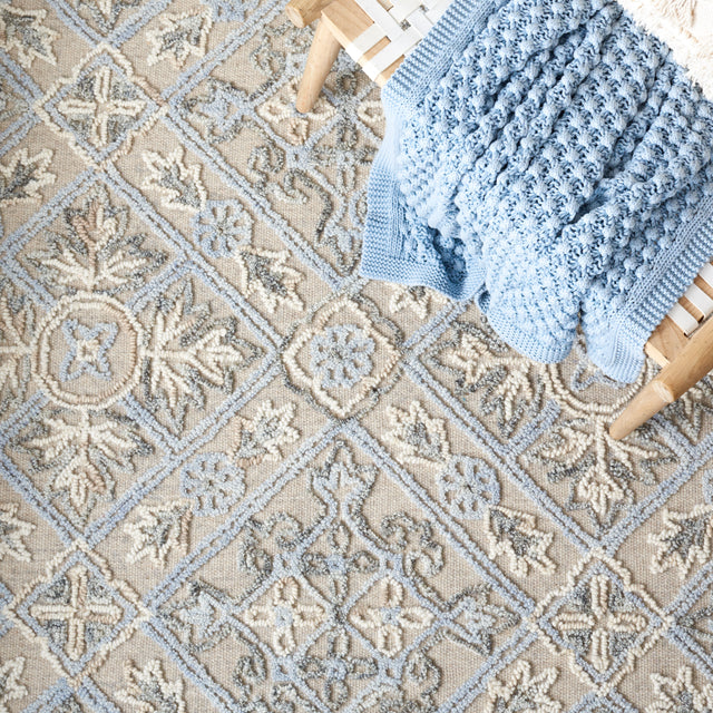 Safavieh Trace Trc802B Beige/Silver Rug.