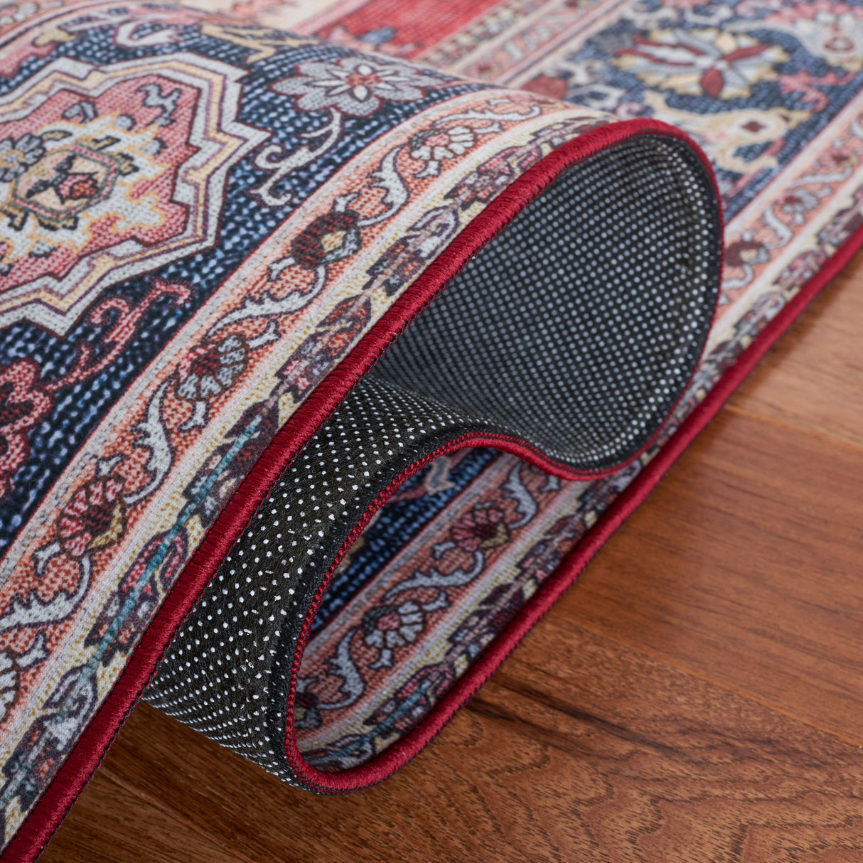 Safavieh Machine Washable Tucson Tsn139Q Red/Navy Rug.