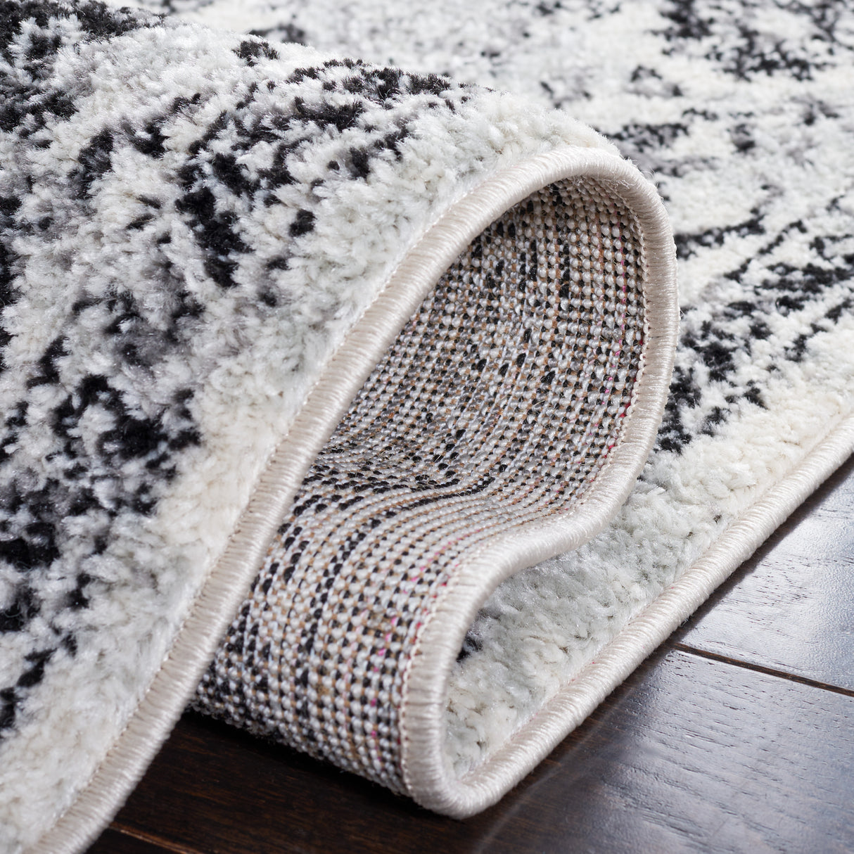 Safavieh Tulum Tul282A Ivory/Black Rug.