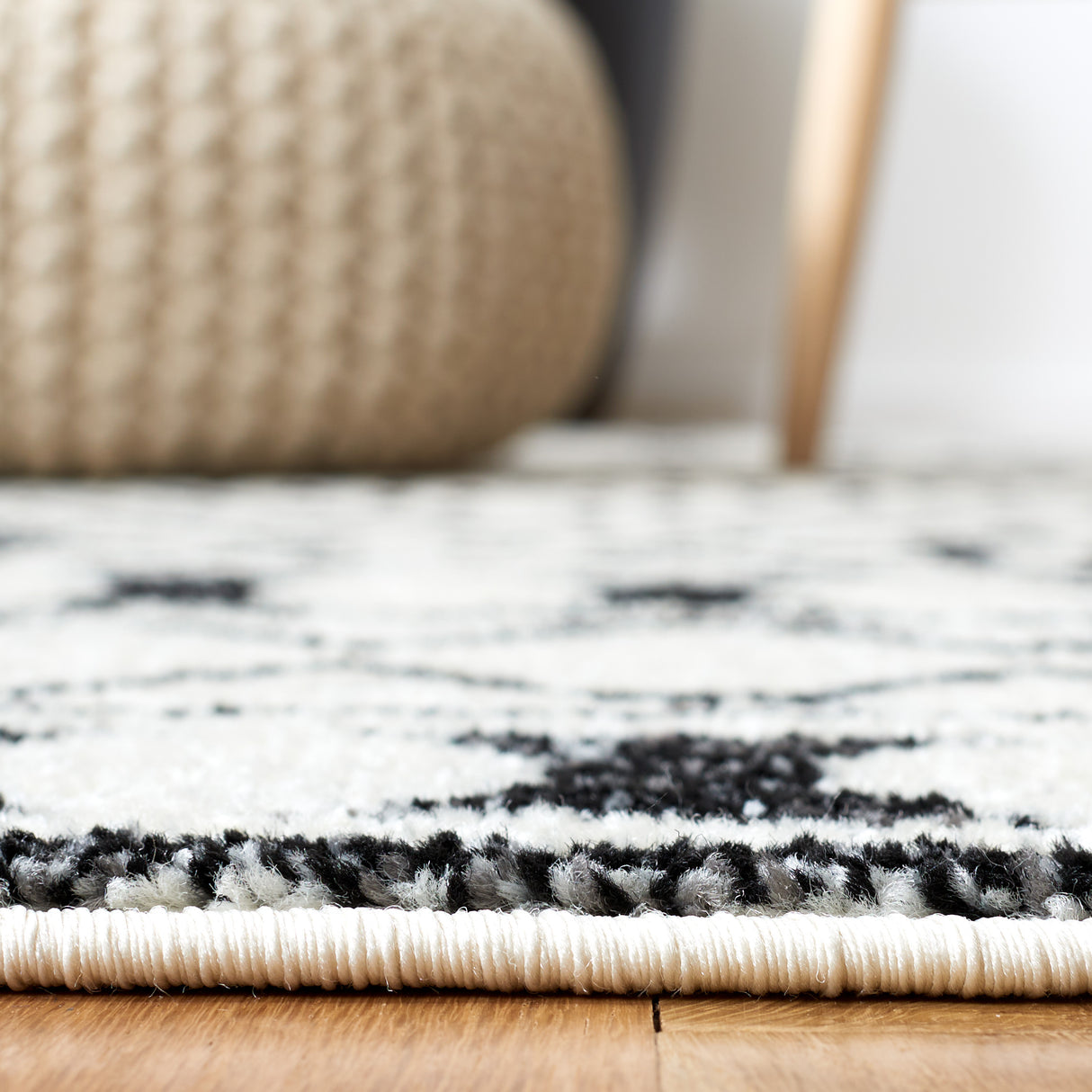 Safavieh Tulum Tul648Z Black/Ivory Rug.