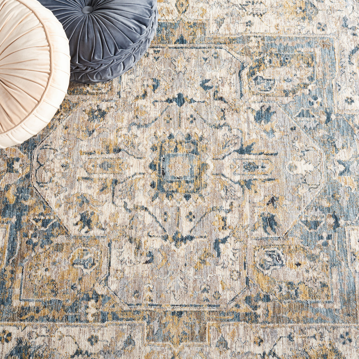 Safavieh Valencia Val568A Ivory/Blue Rugs.