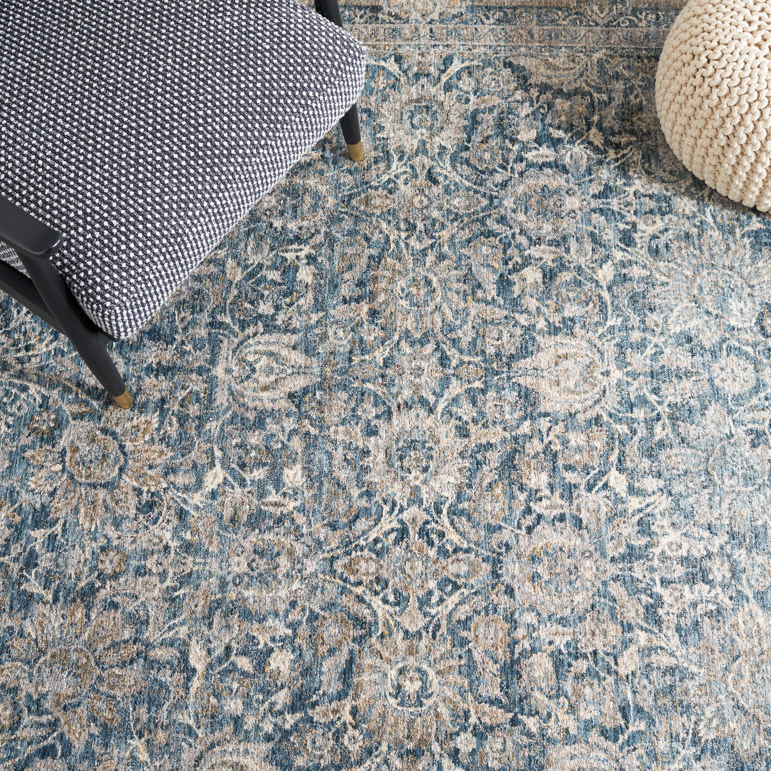 Safavieh Valencia Val570C Ivory/Light Blue Rugs.