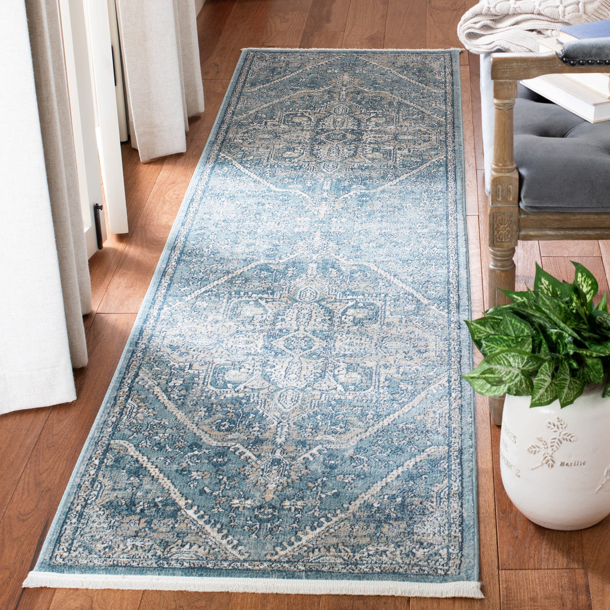Safavieh Victoria Vic932F Blue/Grey Rugs.