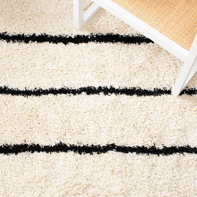 Safavieh Venus Shag Vns604A Ivory/Black Rug.